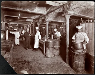 Köche arbeiten in der Küche bei Maillard